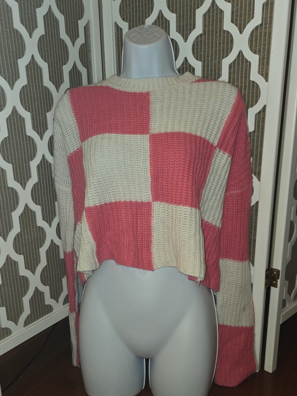 Cropped Checkerboard Knit Sweater - Cream & Coral